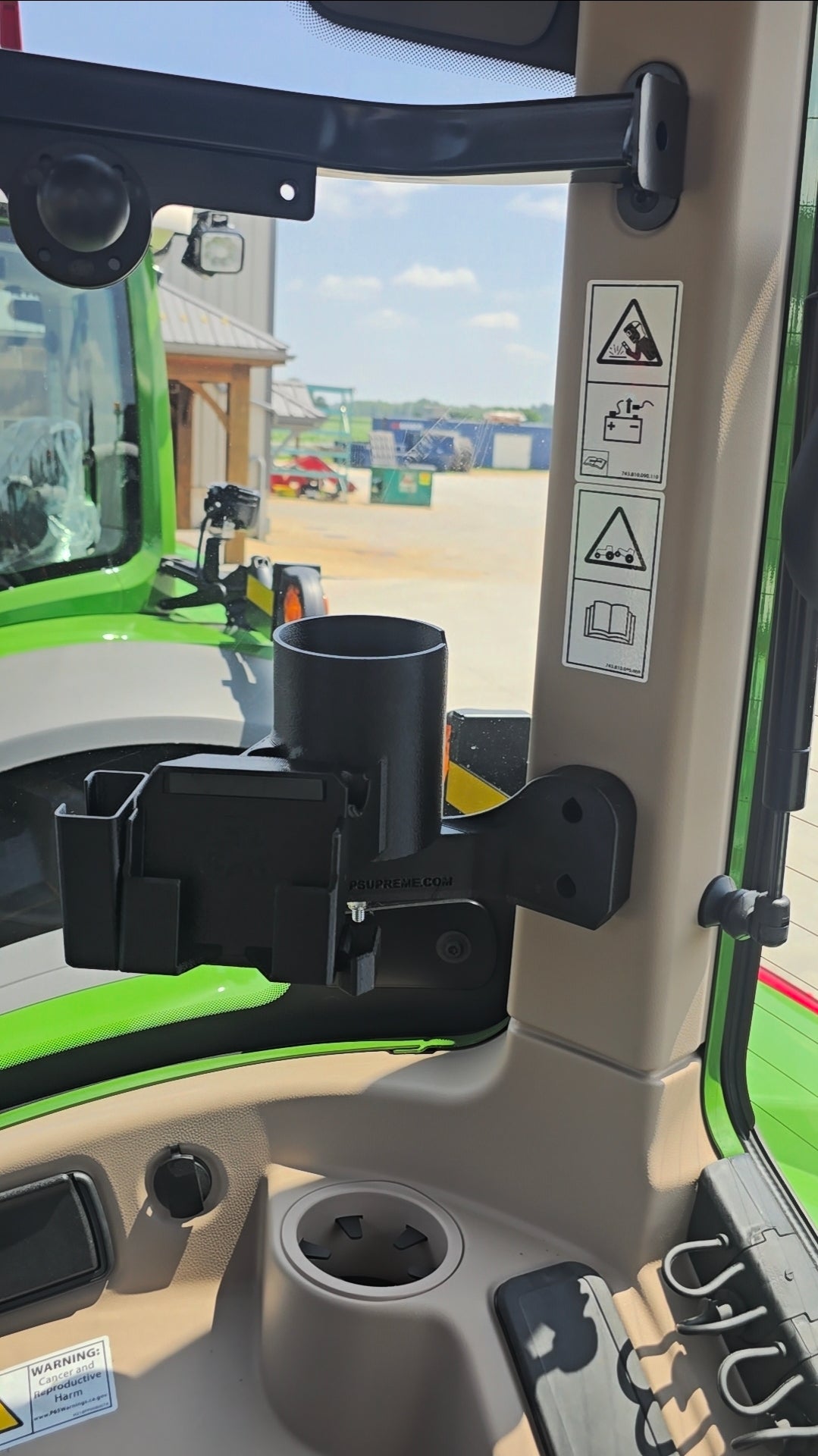 Fender bolt in cup holder